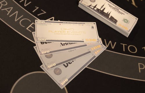 Spielgeld auf Blackjack Tisch