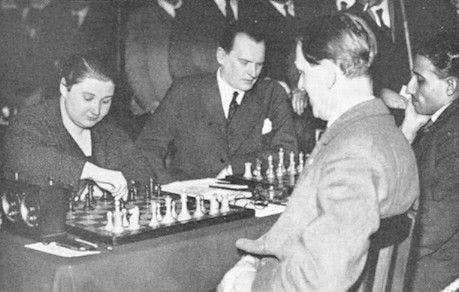 Future chess world champions Alexander Alekhine and José Raúl