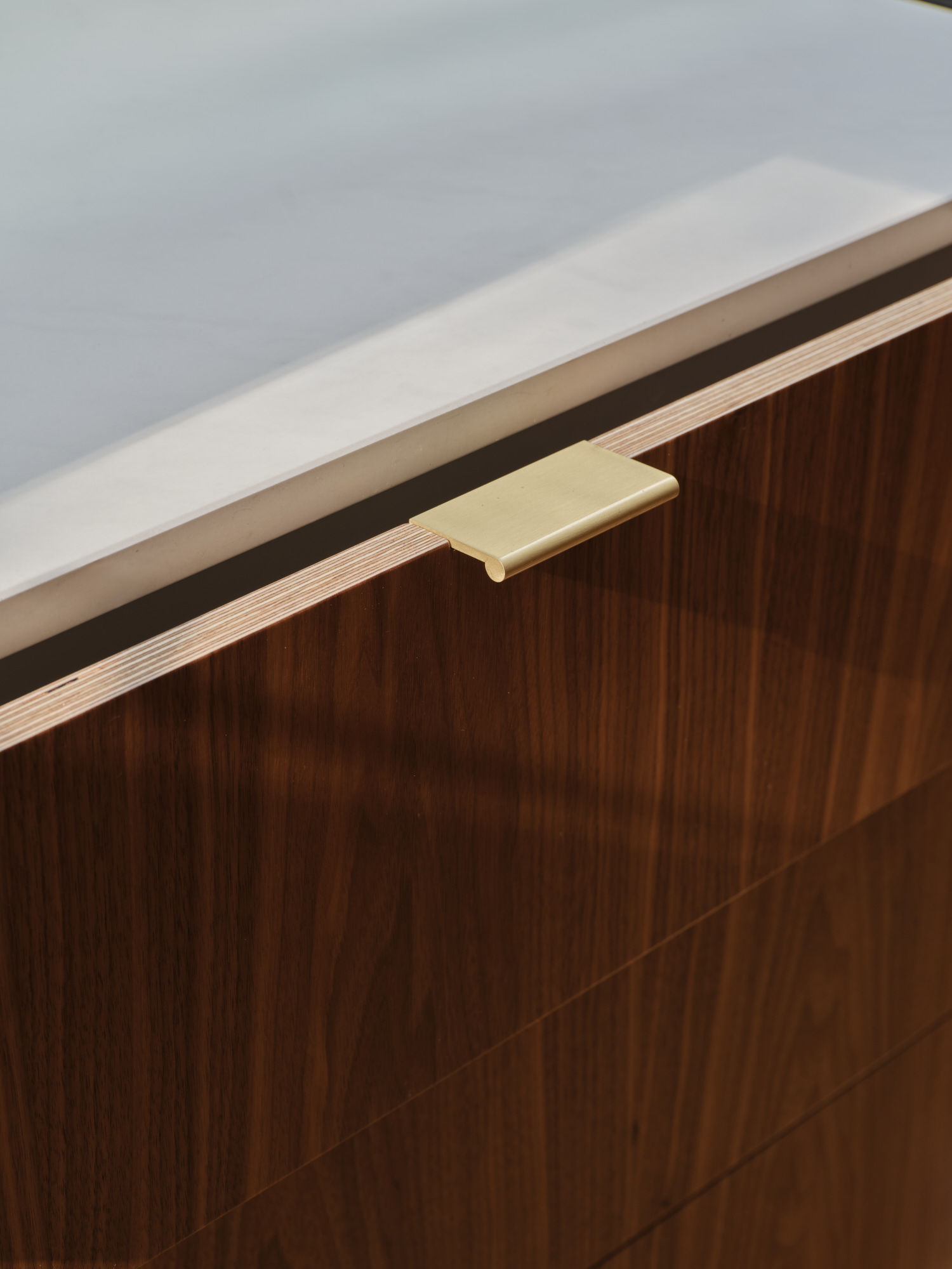 Plykea walnut veneered birch plywood fronts