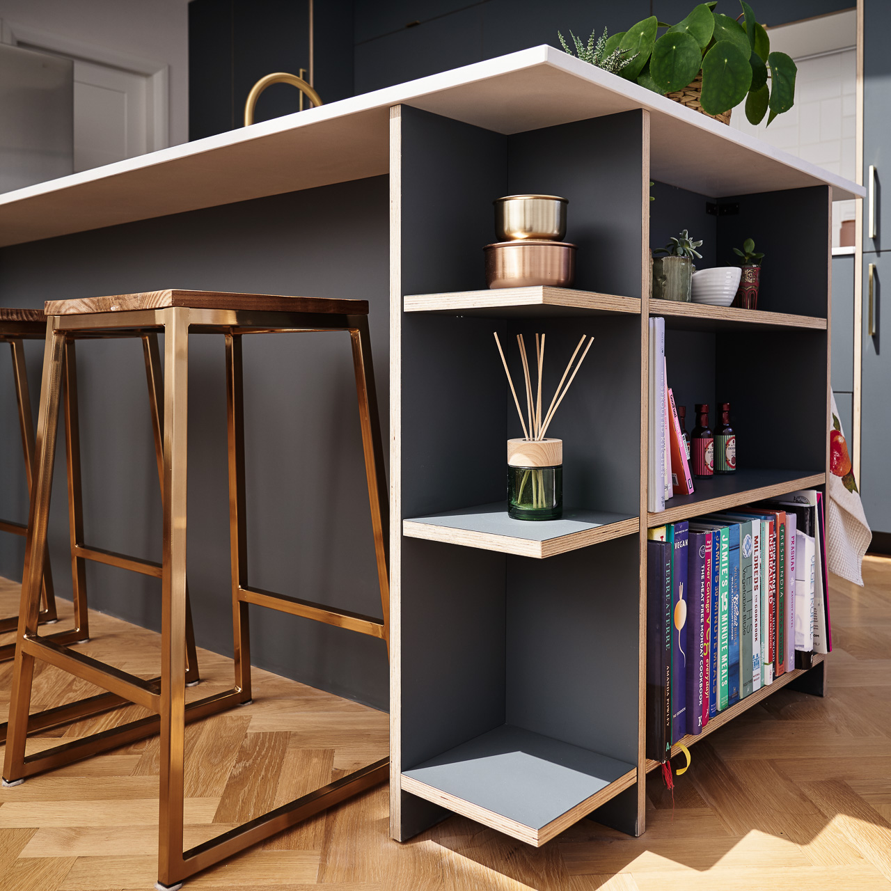 Fenix Verde Comodoro fronts combined with brass edge pull handles in our Woodlands Road kitchen