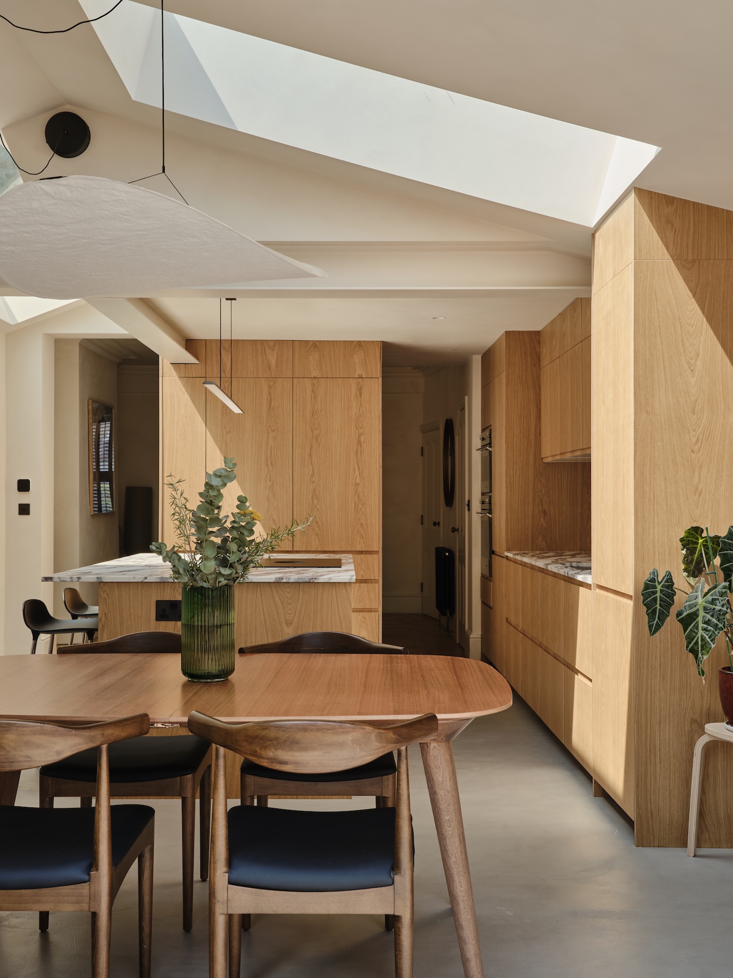 Plykea oak plywood kitchen with J-Profile handle
