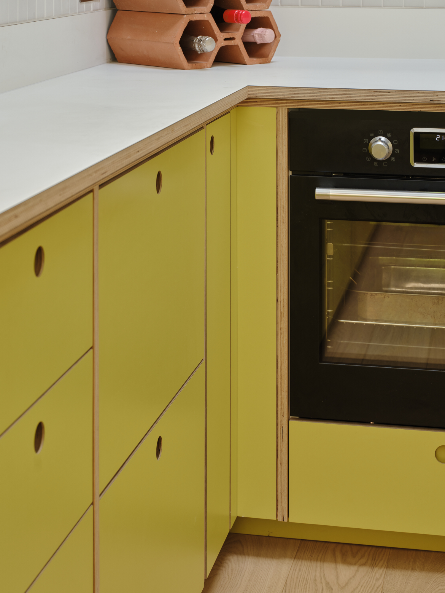Plykea Formica Wasabi birch plywood kitchen + white Fenix Bianco Kos birch plywood worktop