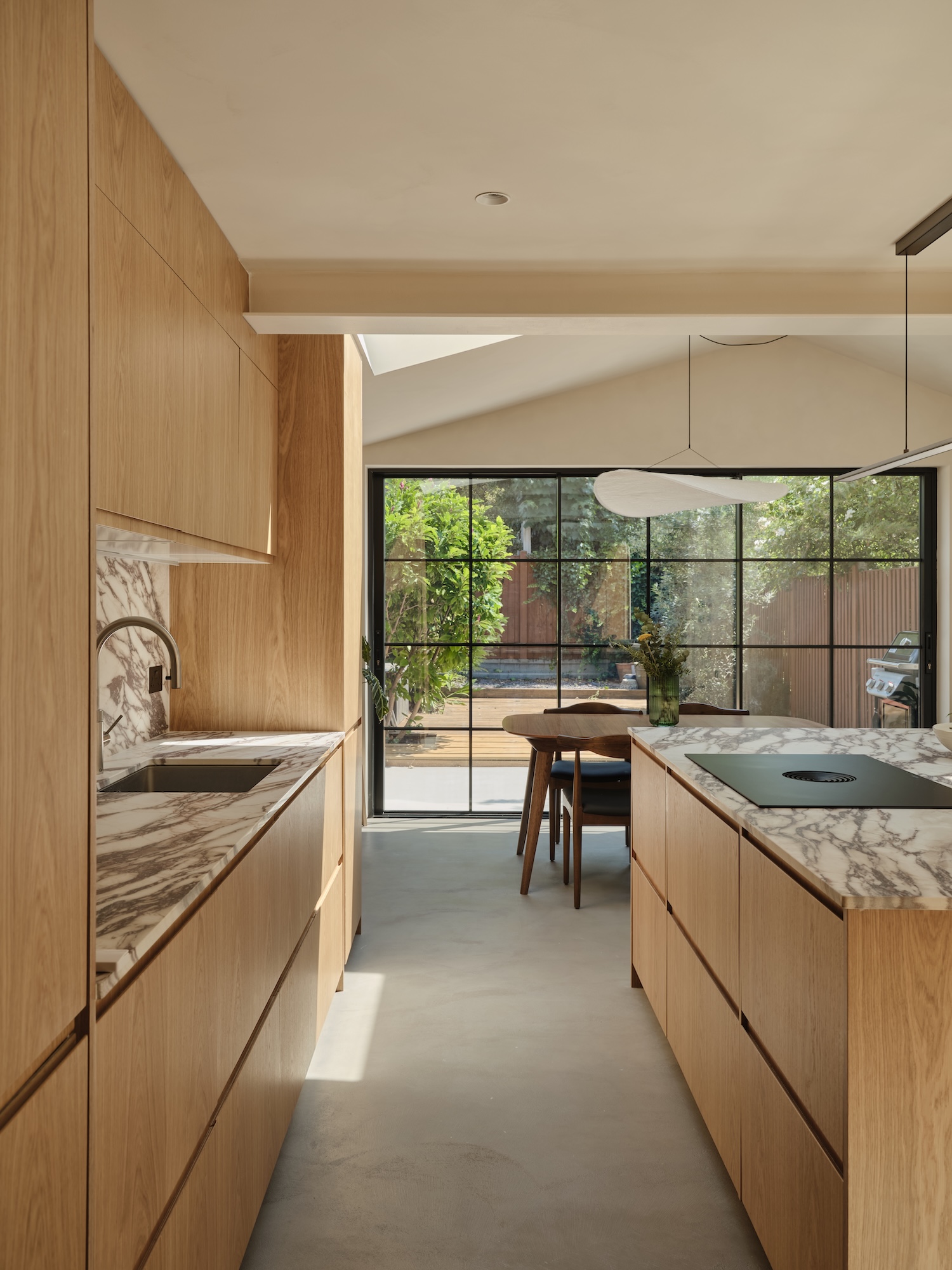Plykea oak plywood kitchen with J-Profile handle