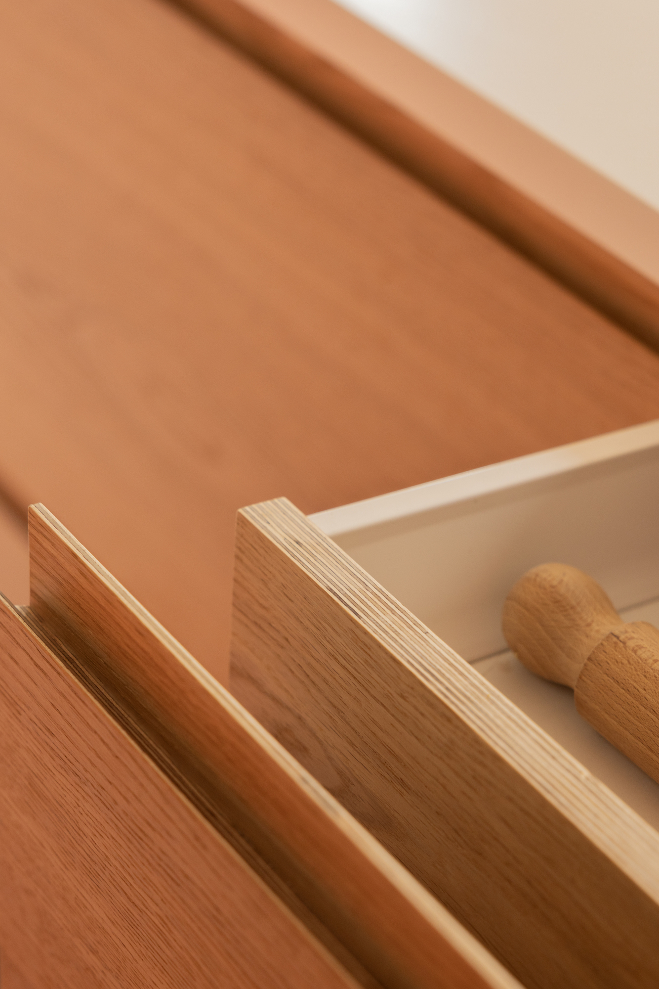 Plykea oak J-Profile handles and matching oak internal drawers