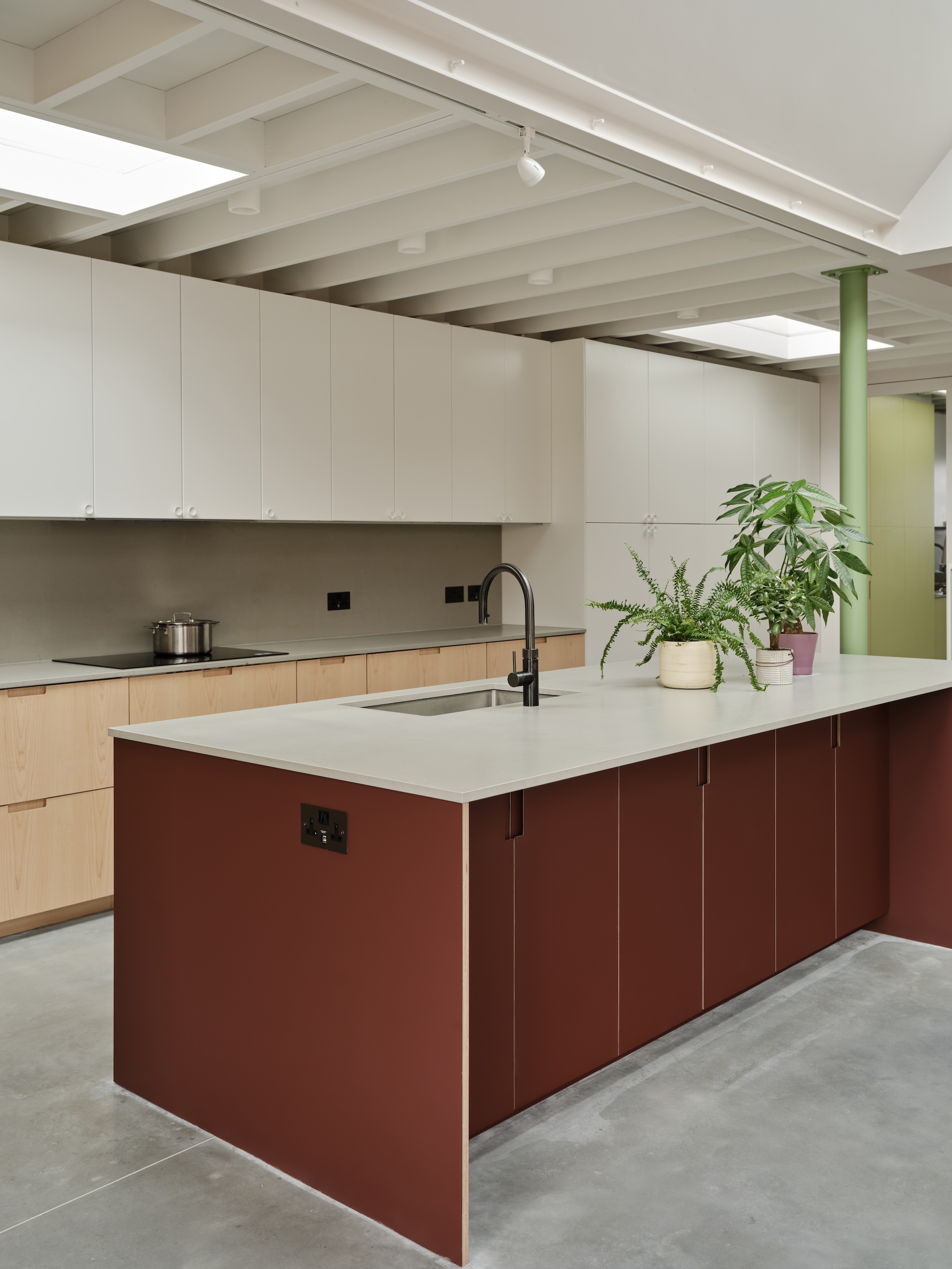 Plykea Fenix Rosso Jaipur + maple-veneered birch plywood + white IKEA Veddinge