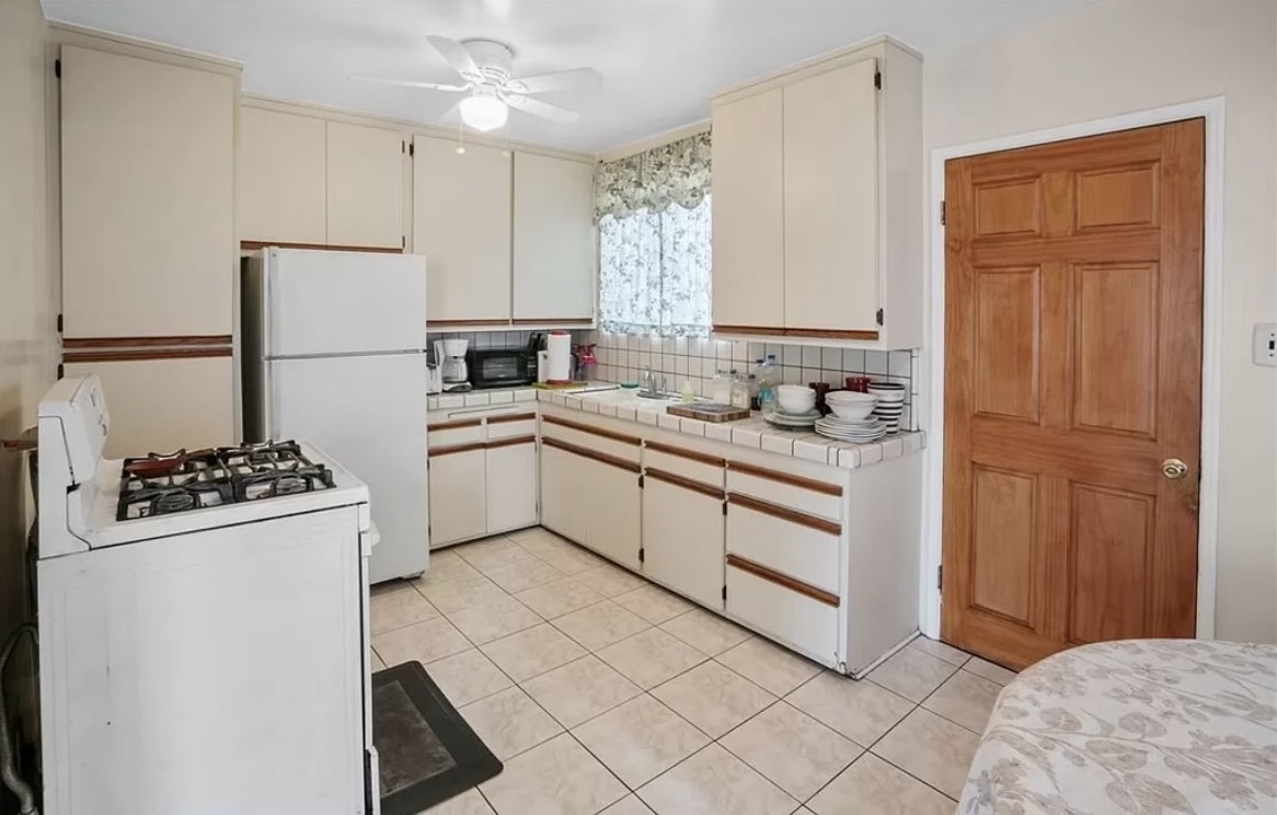 The kitchen before remodelling