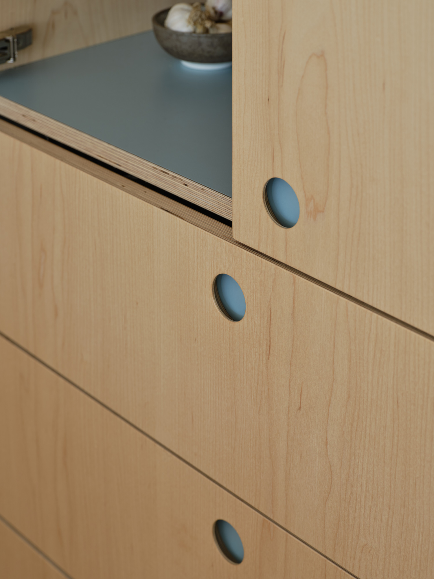 Plykea maple-veneered birch plywood pantry