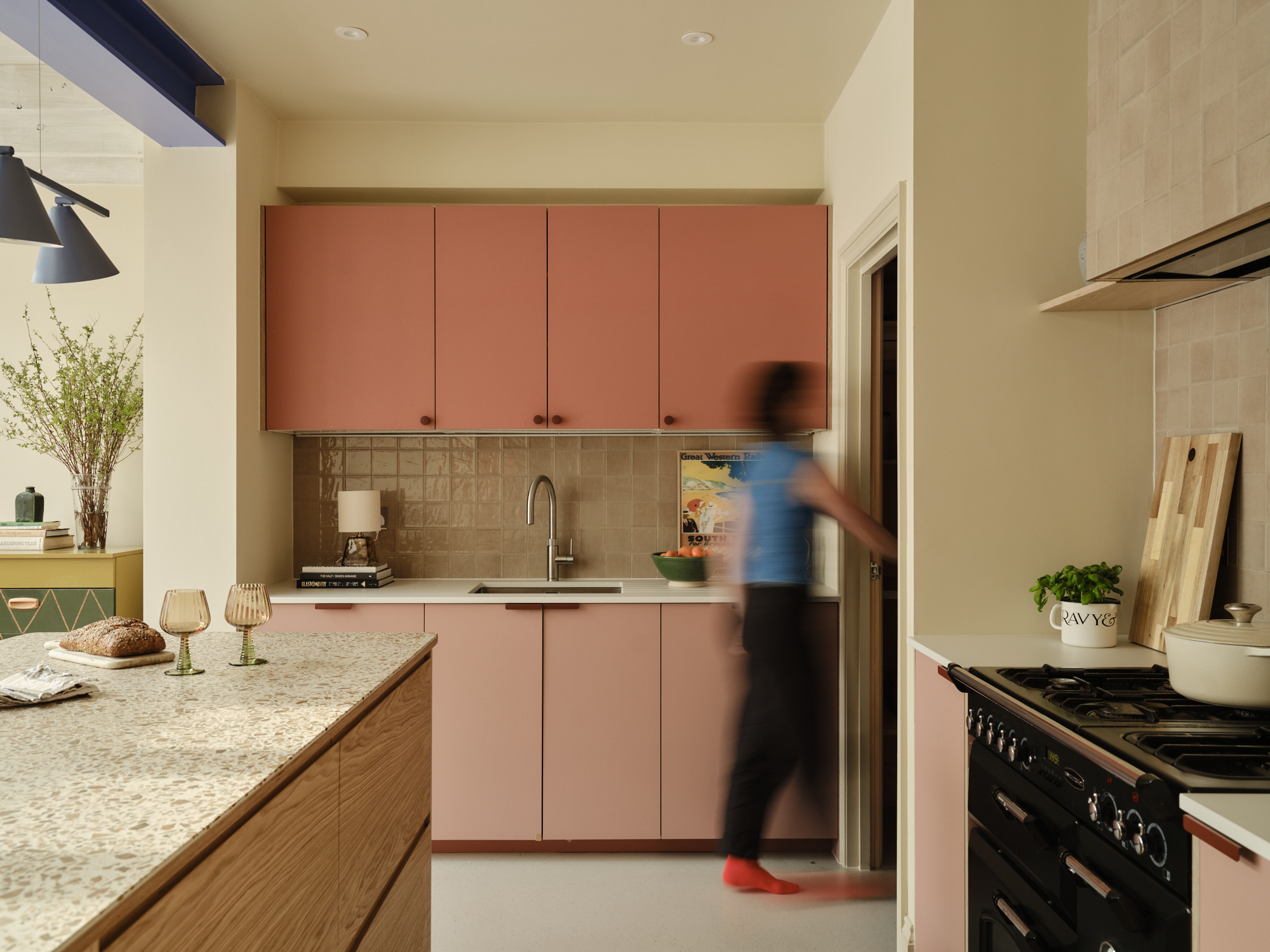 Plykea oak, Formica Blush + Arpa Rosa Shade plywood kitchen