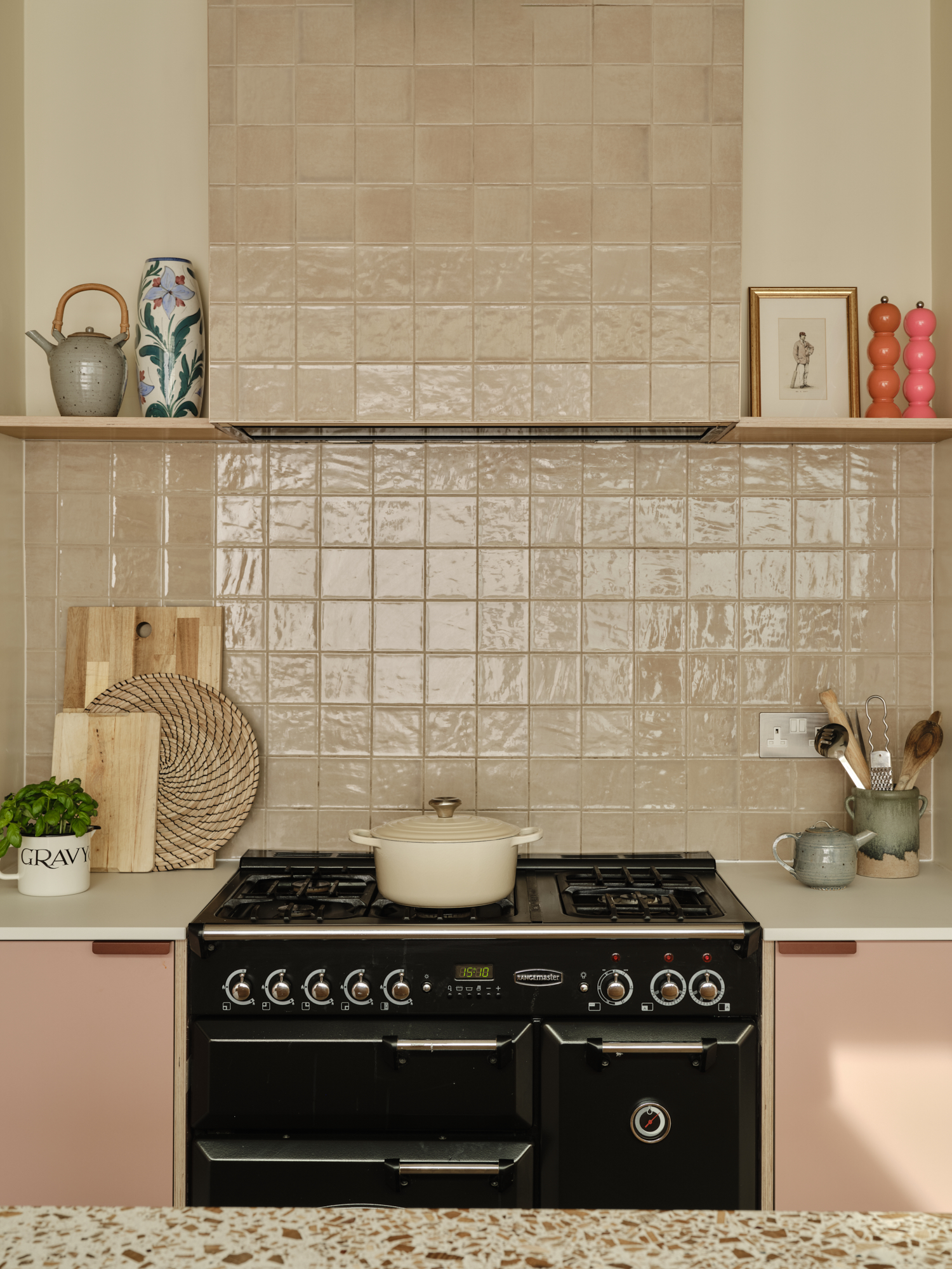 Plykea oak, Formica Blush + Arpa Rosa Shade plywood kitchen
