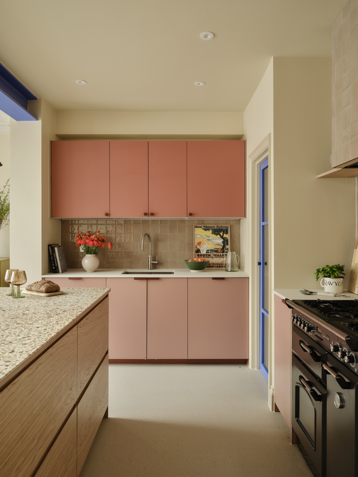 Plykea oak, Formica Blush + Arpa Rosa Shade plywood kitchen