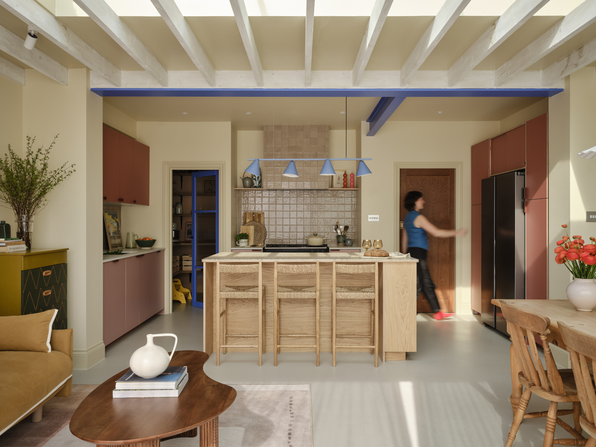 Plykea oak, Formica Blush + Arpa Rosa Shade plywood kitchen