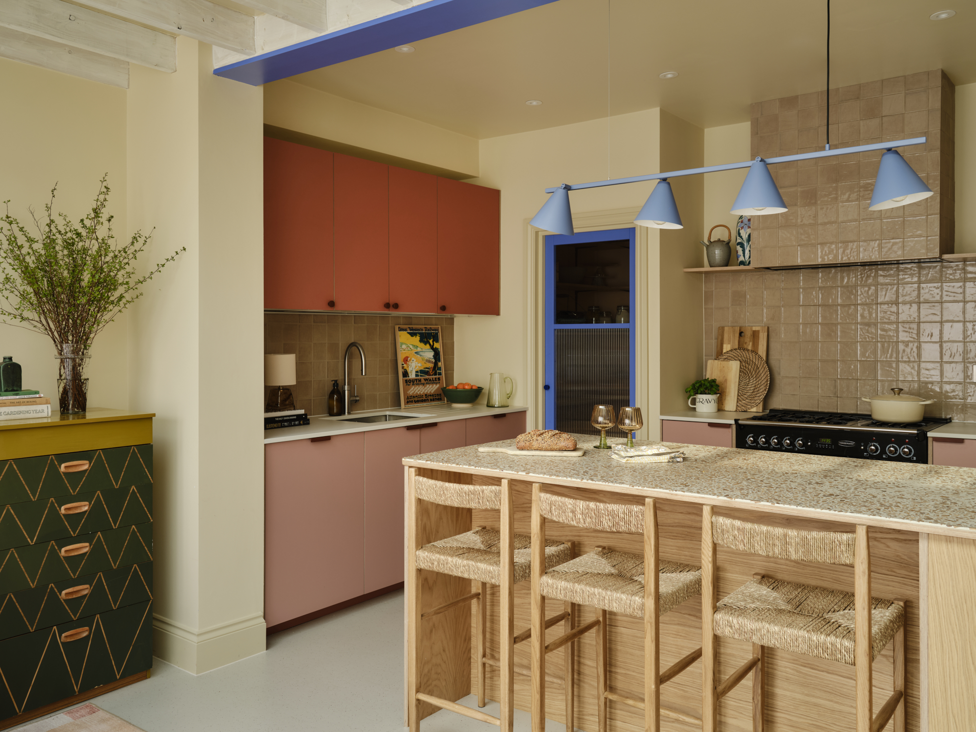 Plykea oak, Formica Blush + Arpa Rosa Shade plywood kitchen