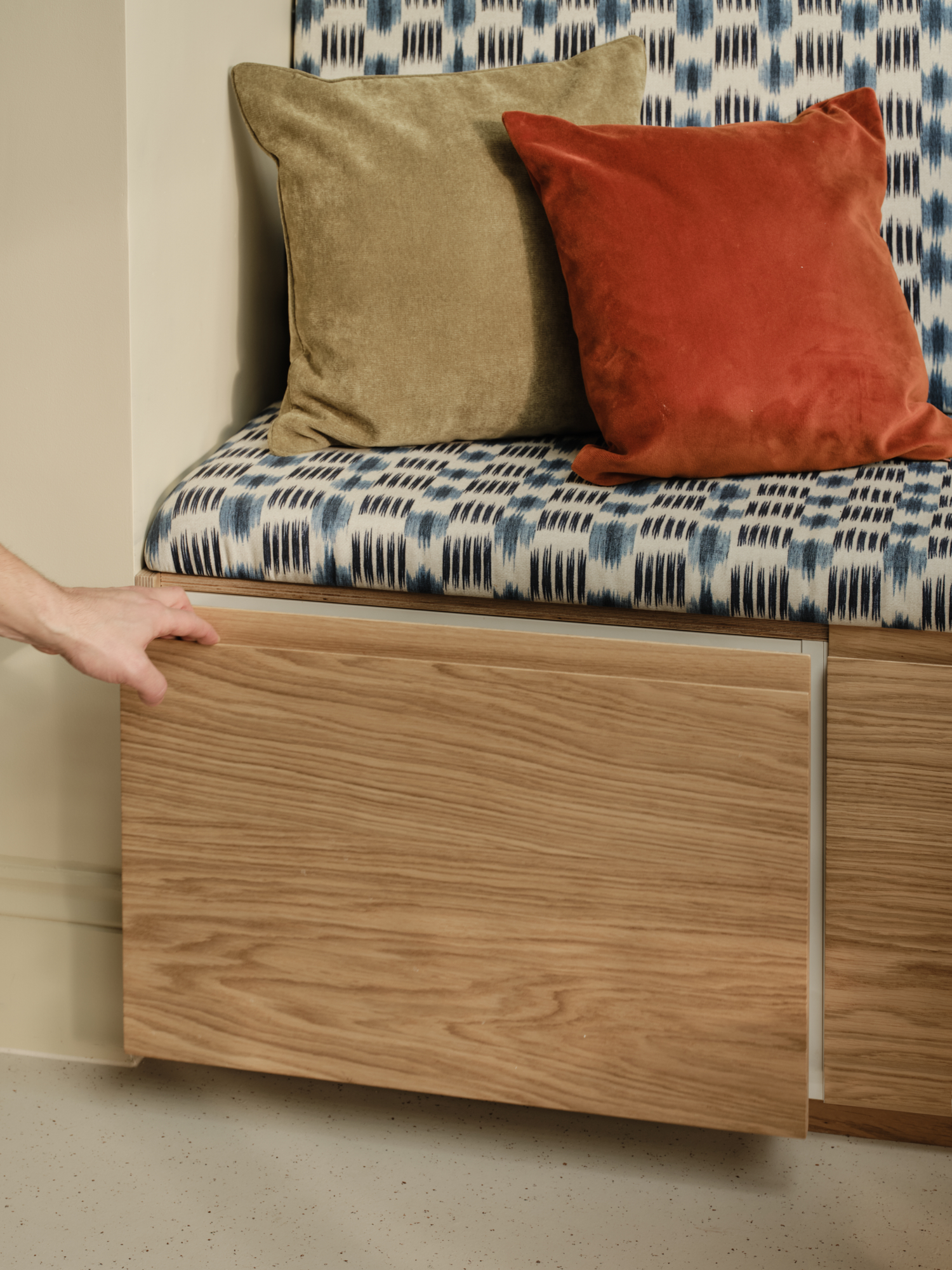 Plykea oak plywood banquette seating