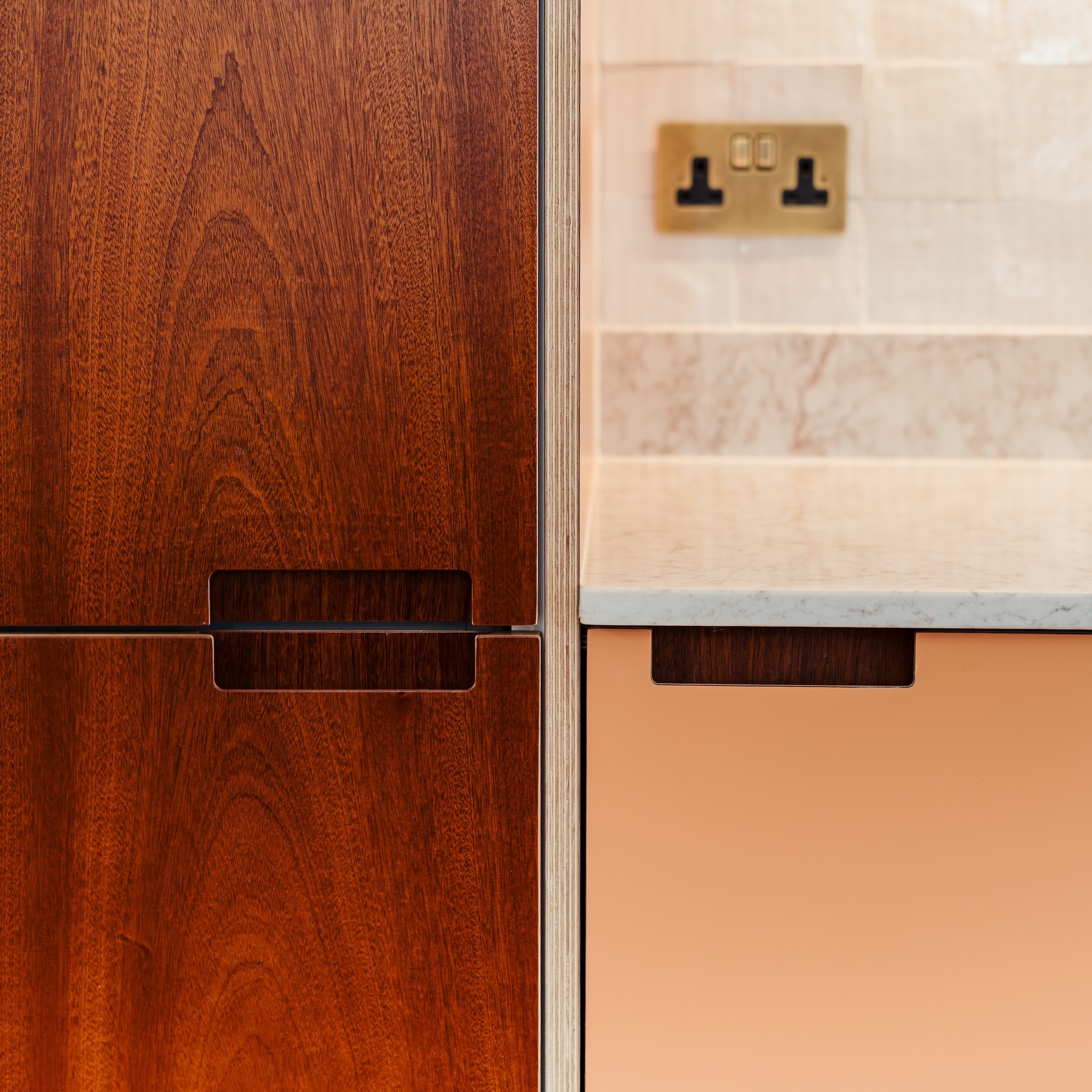 Sapele-veneered birch plywood + Formica Earthenware