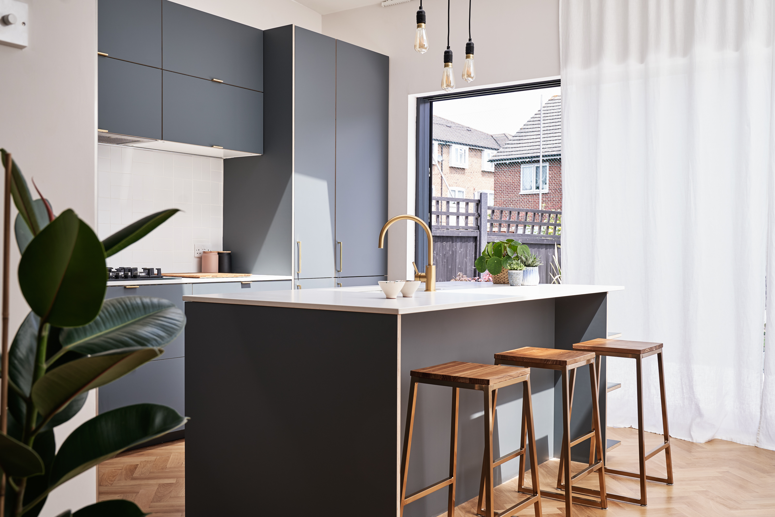 Fenix Verde Comodoro fronts combined with brass edge pull handles in our Woodlands Road kitchen