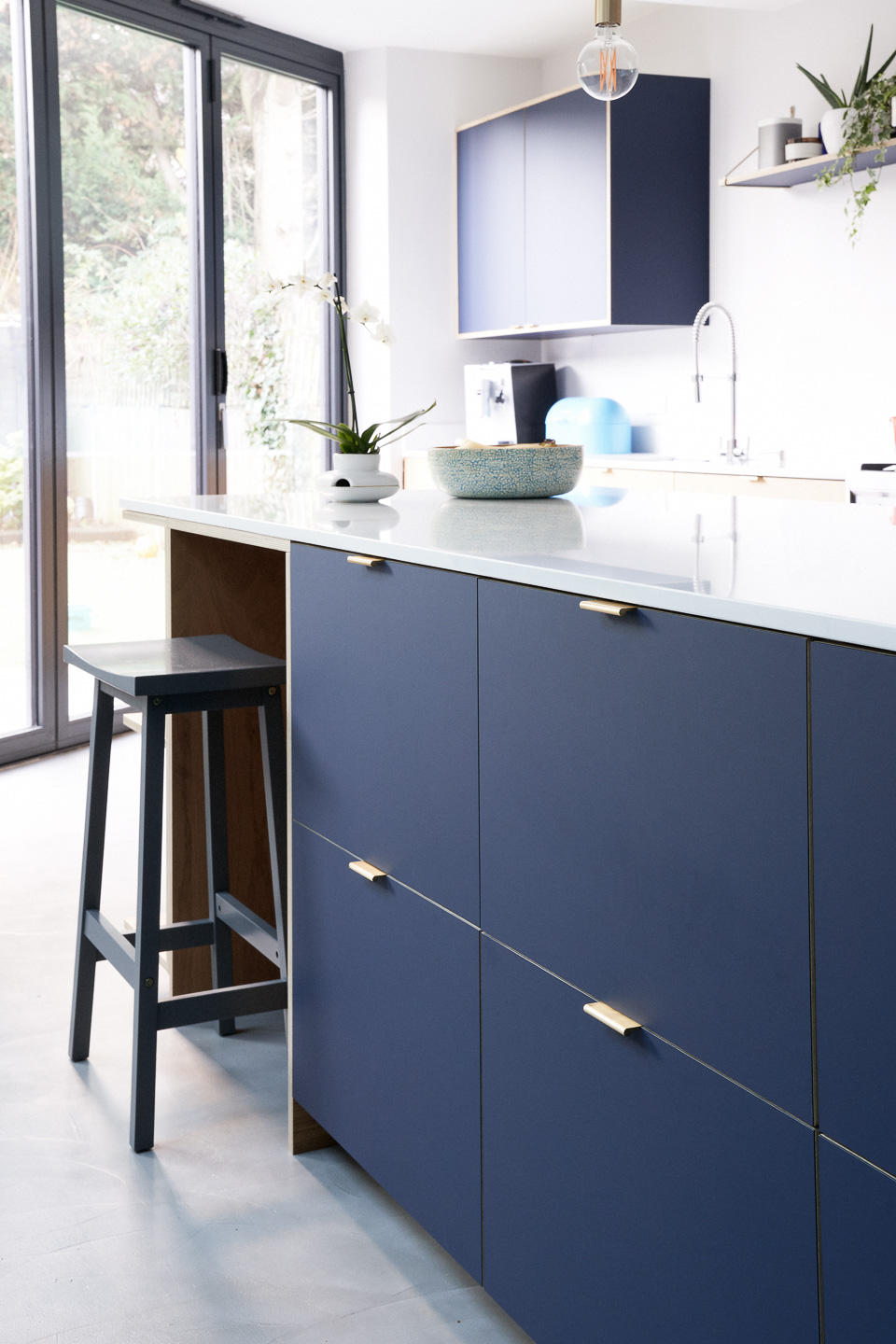 Blu Fez Fenix and Oak are combined with brass edge pull handles in our Ondine Road kitchen