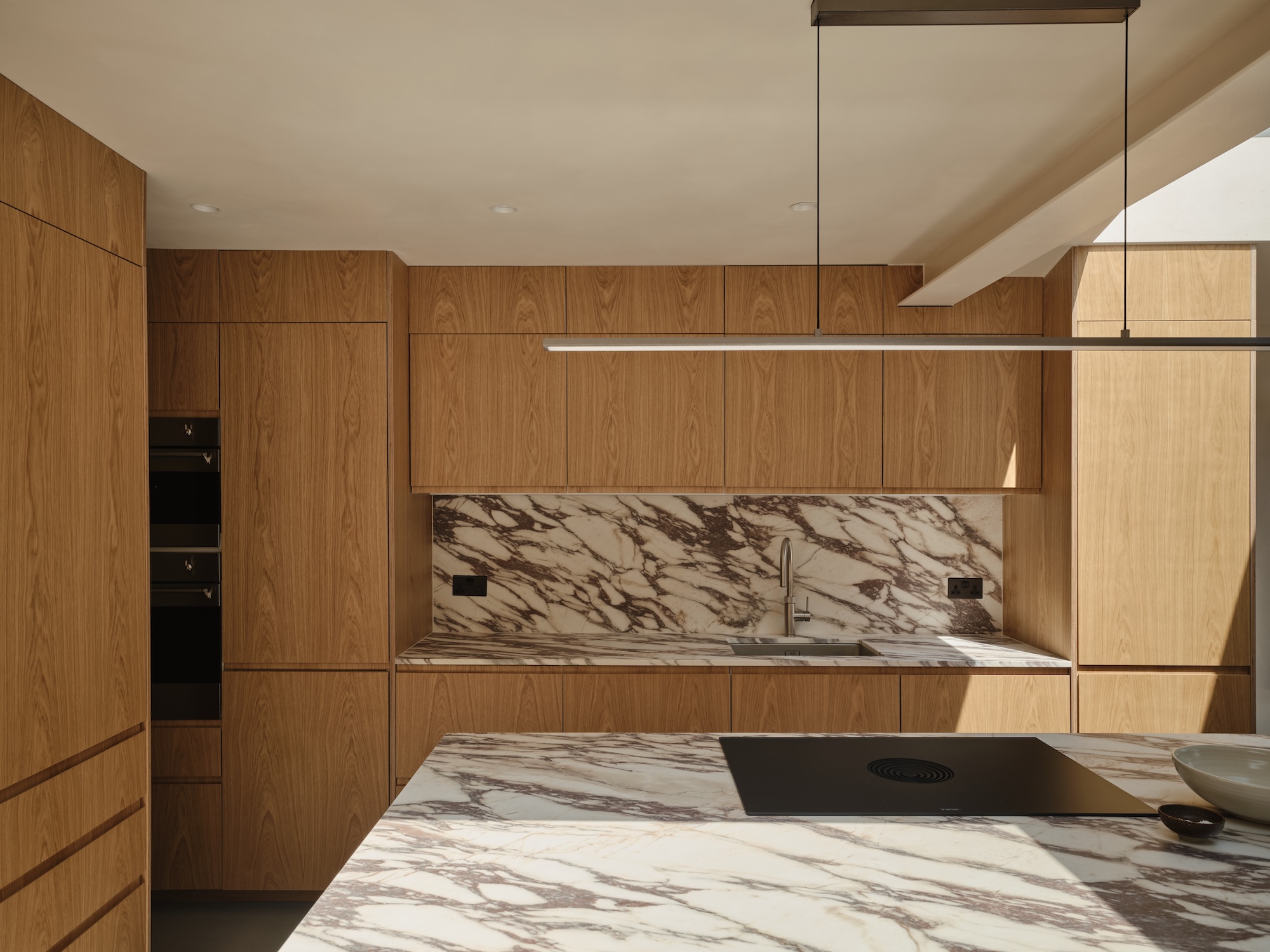 Plykea oak plywood kitchen with J-Profile handle