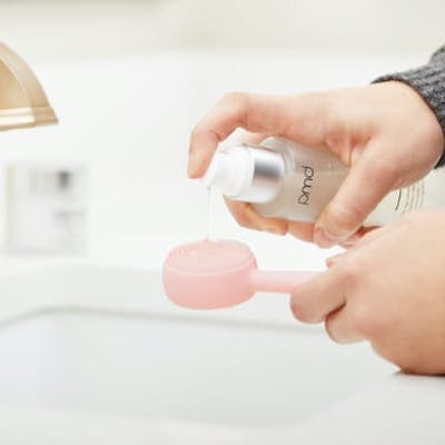 PMD Clean device with cleanser