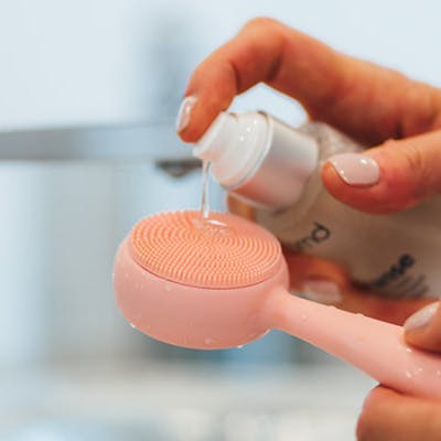 Applying Cleanser on PMD Clean Pro RQ