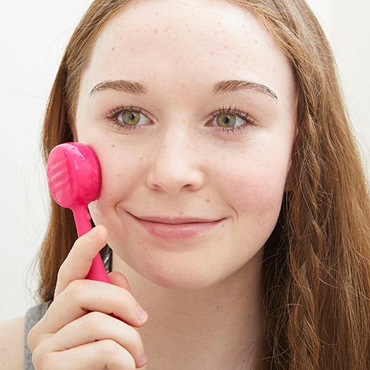 Woman using Clean Mini on face