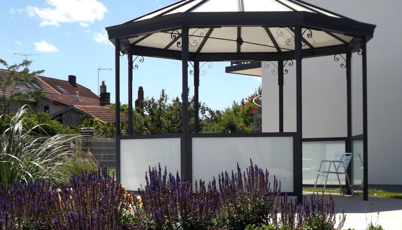 kiosque de jardin moderne