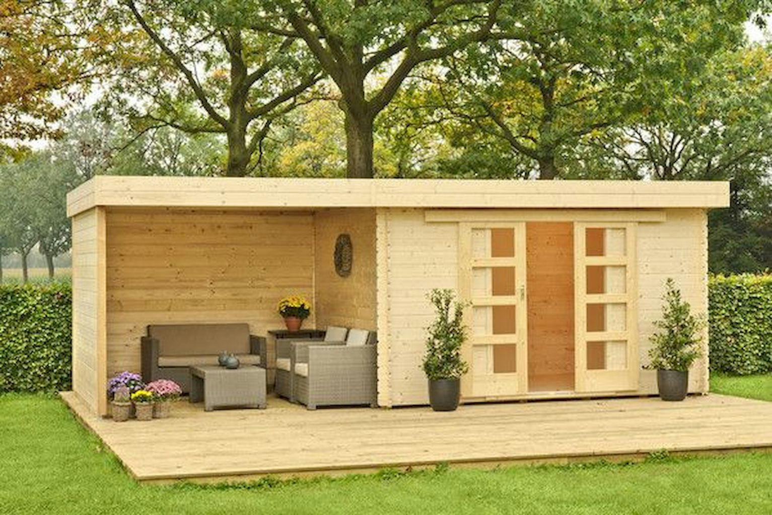abri de jardin en bois avec un toit plat