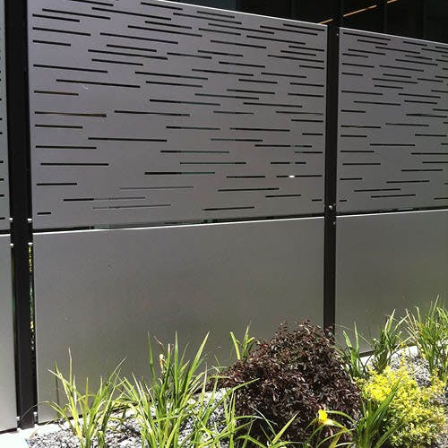 5 idées de clôture en aluminium pour un jardin sécurisé