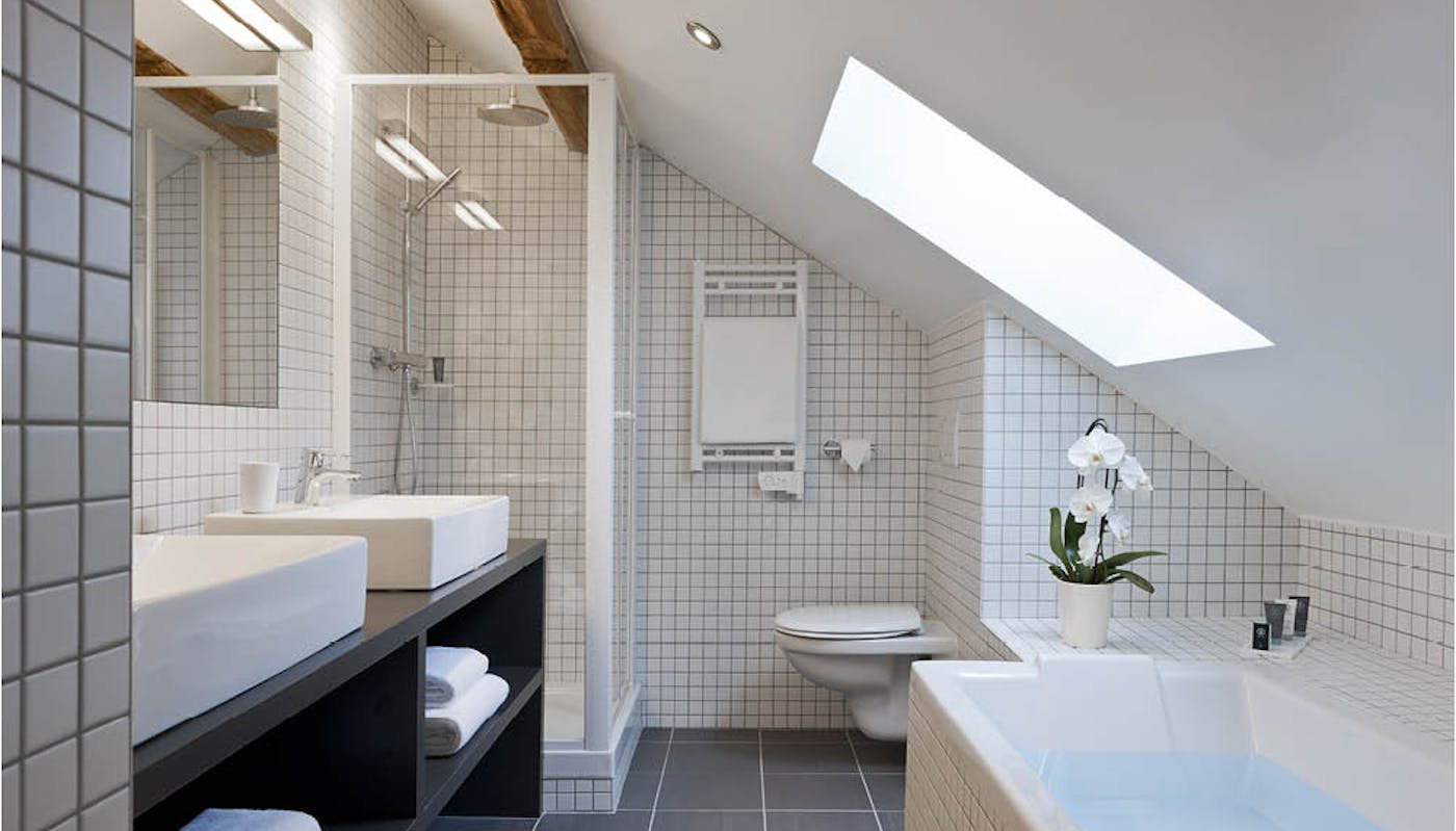 Comment aménager une salle de bains sous pente ? Nos 5 idées inspirantes