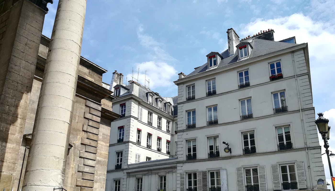 surélévation sur dent creuse d'un immeuble parisien 