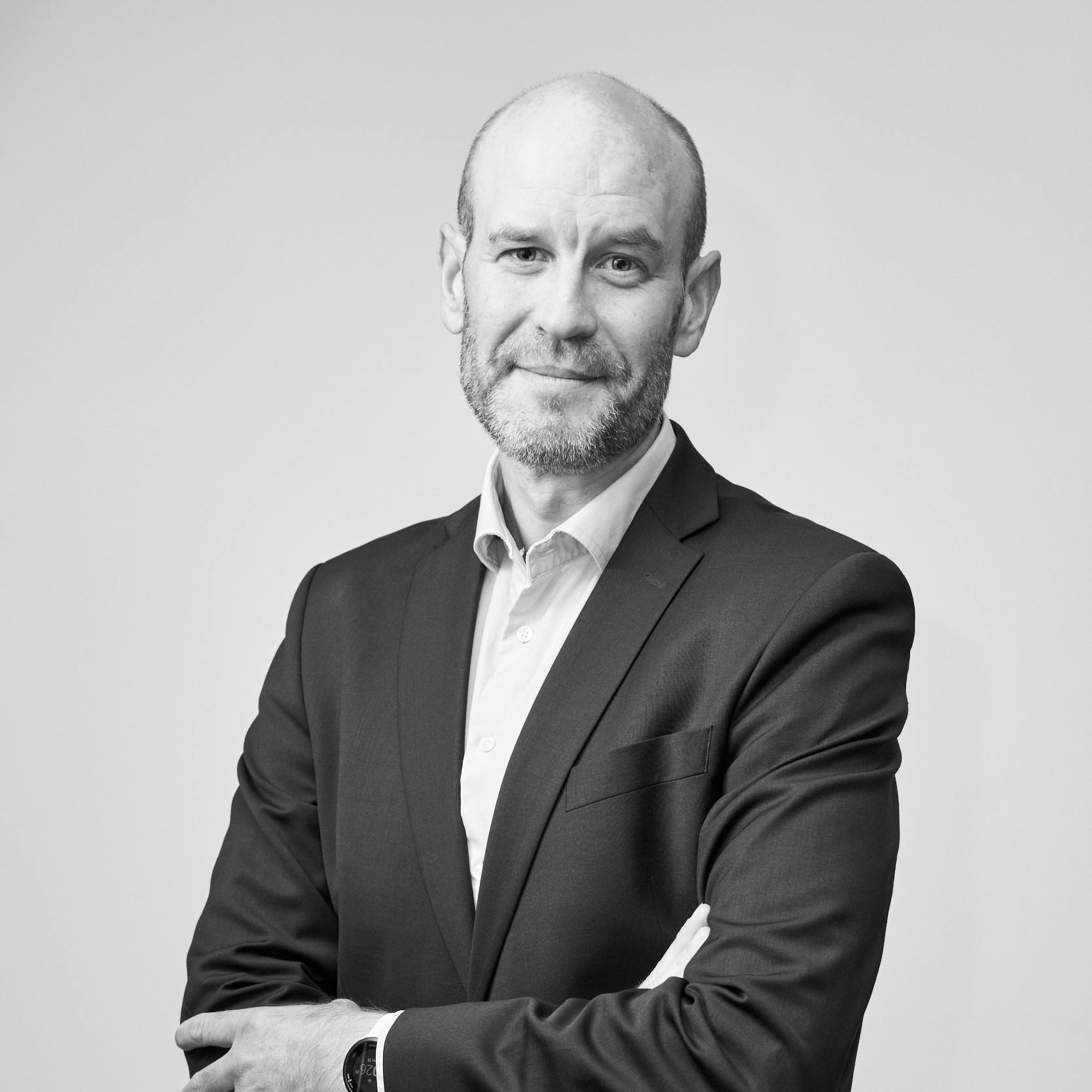 Magnus Johansson Hessling, partner, har omfattande politisk erfarenhet på kommunal, regional och nationell nivå. Han har haft flera uppdrag, bland annat som ledamot av Miljöpartiets partistyrelse (2003-2011).