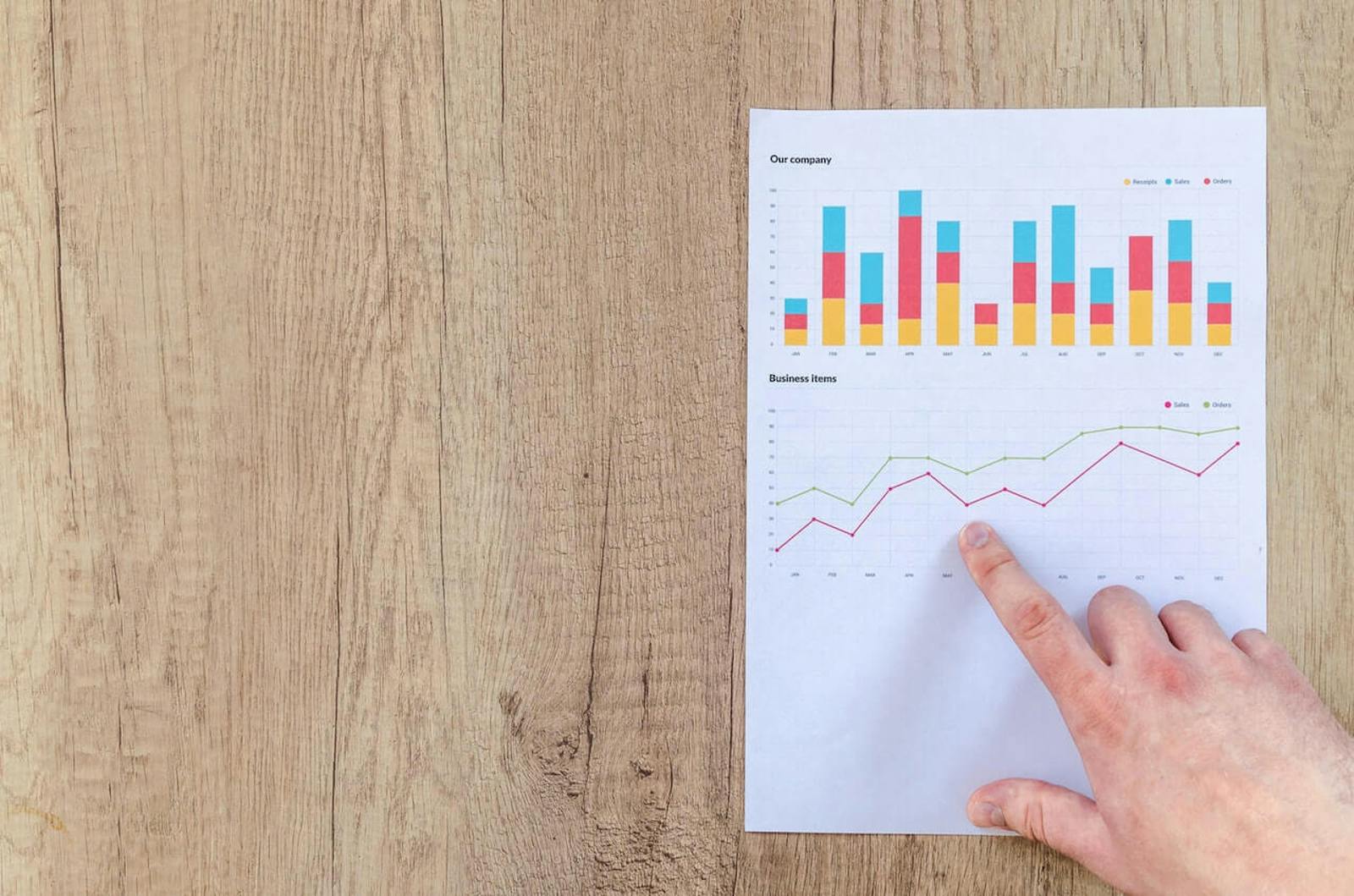 Finger pointing at user acquisition stats and figures