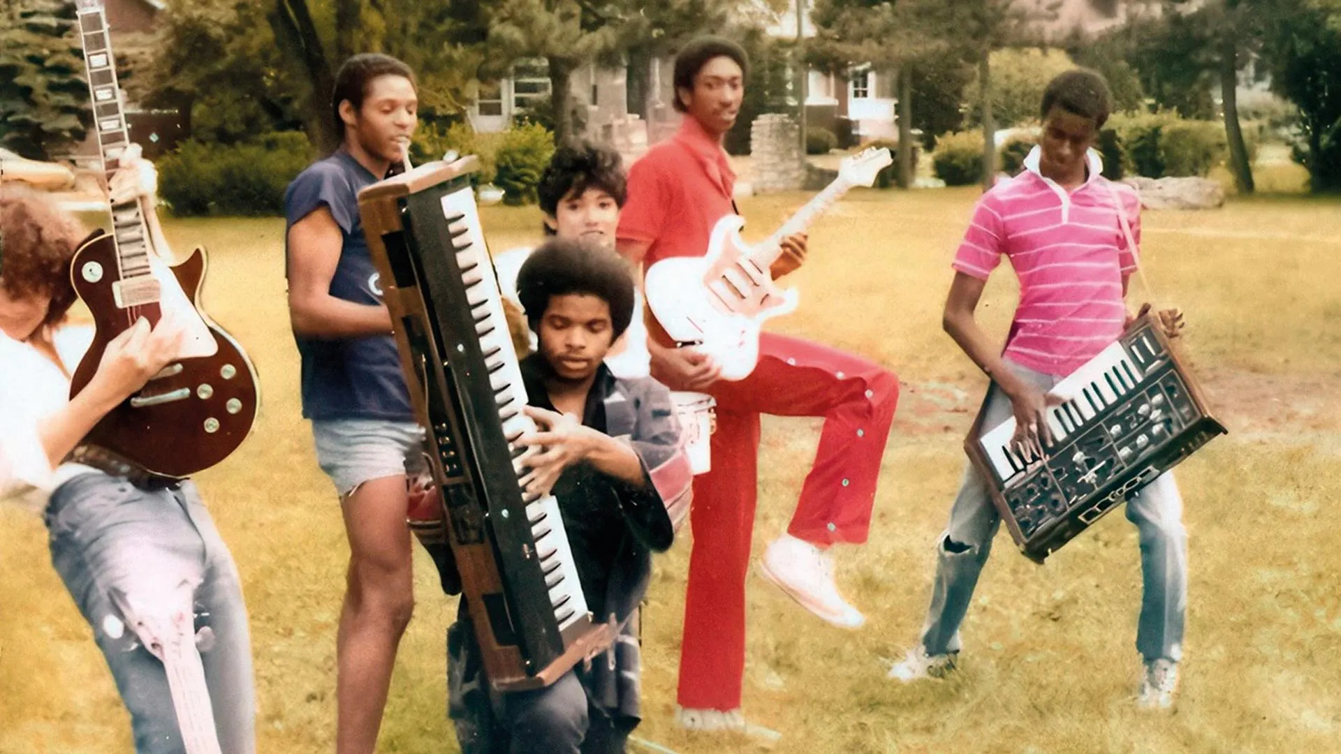 The lead promotional photograph for Move Ya Body.