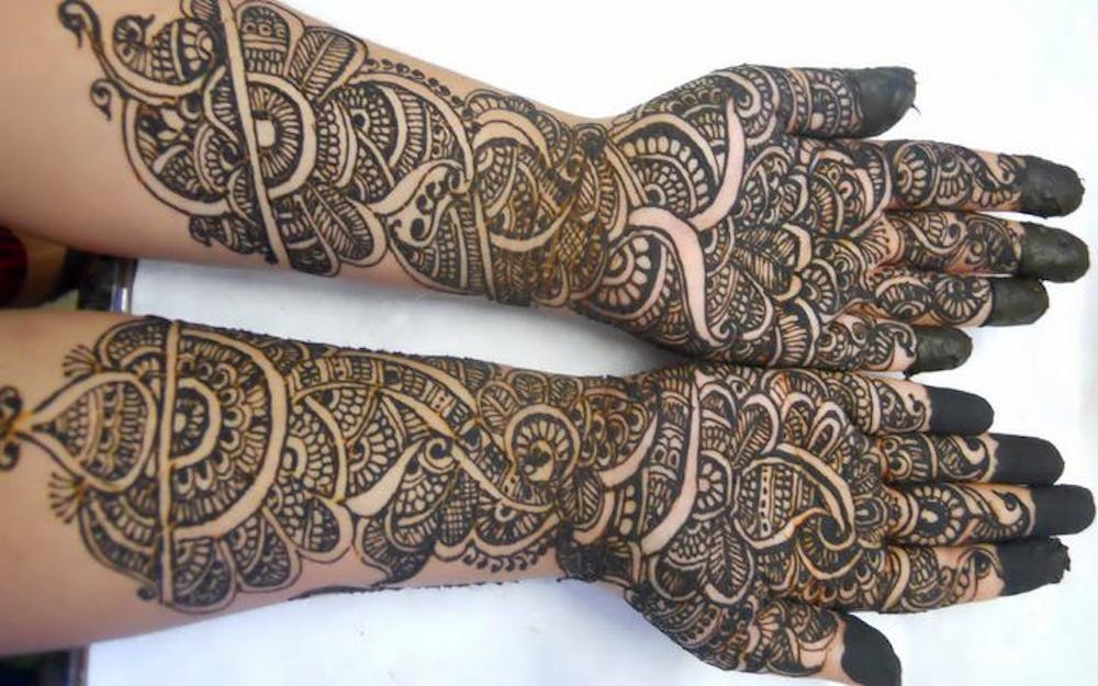 Simple mehndi artist in Kolkata