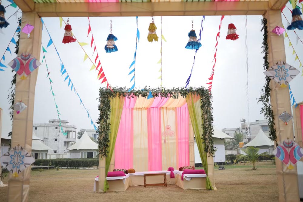 Bengali wedding gate decoration ideas of a simple and artistic gate