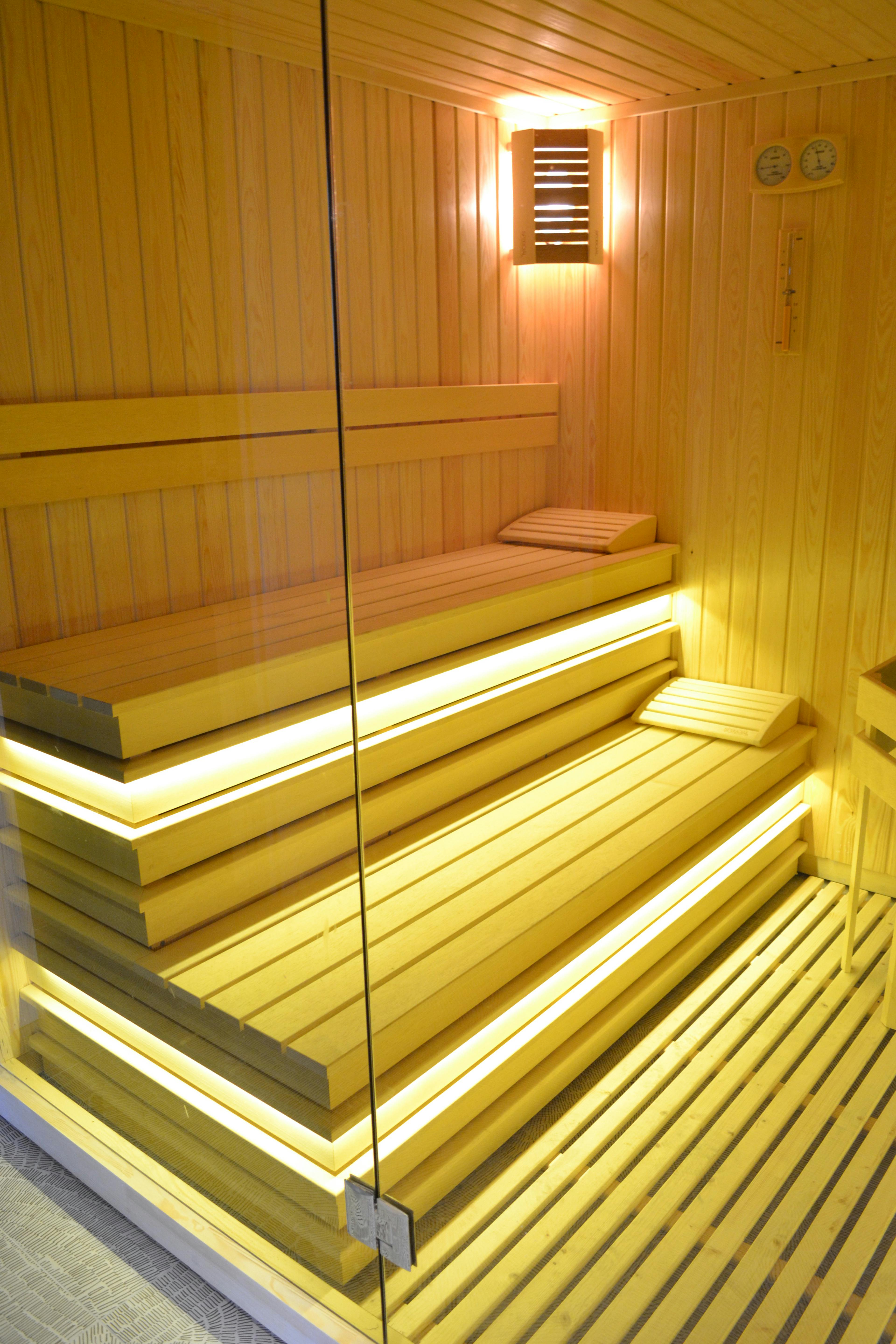 Sauna bench