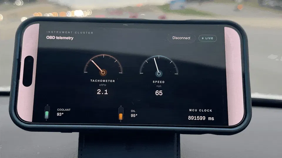 GIF demostration real time operation of the OBD2 PWA Scanner