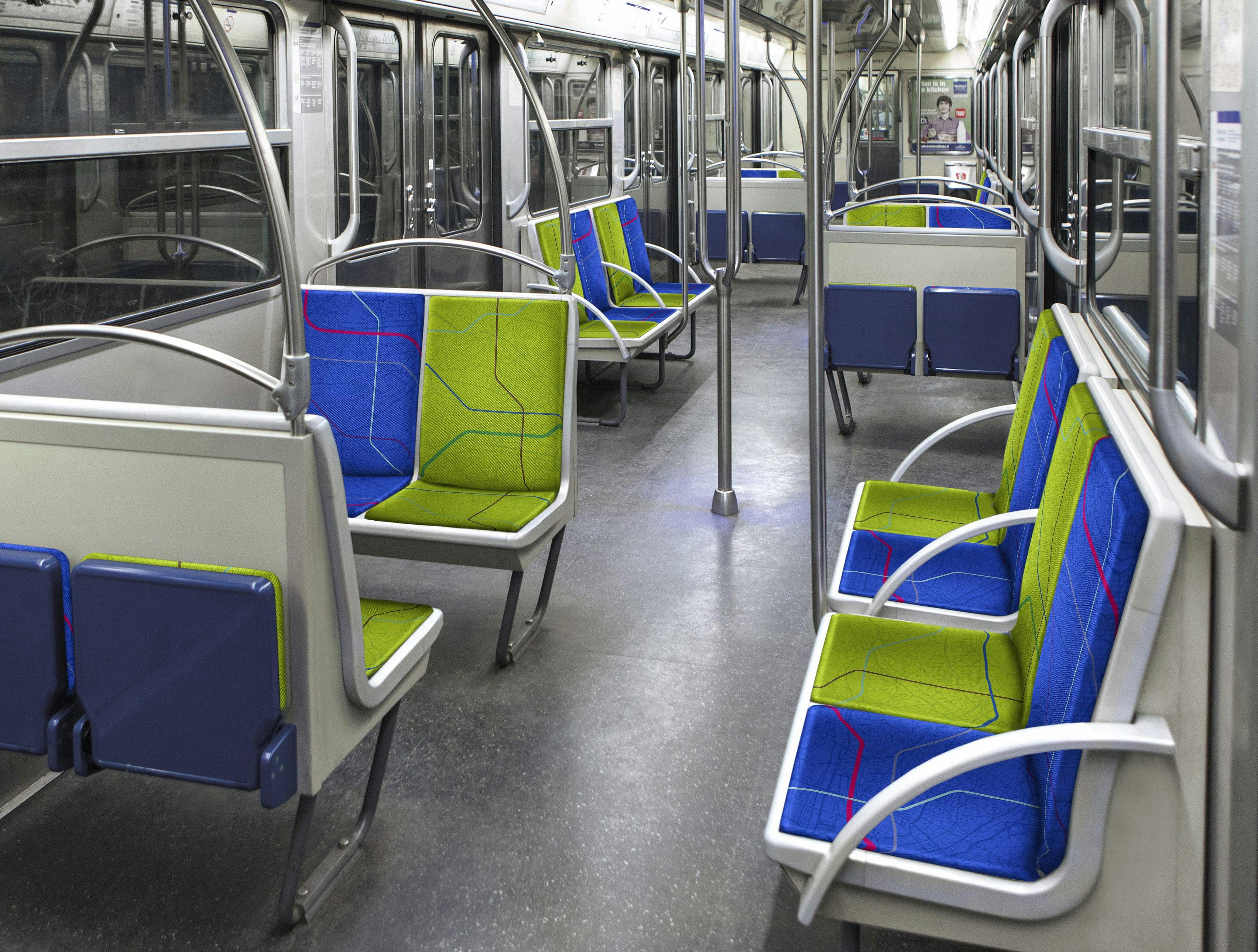 Intérieur du métro avec de nouveau tissu