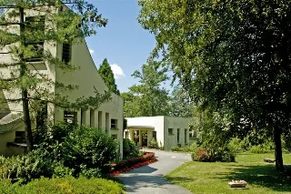 Die Gebäude und Gärten der Glashütte von Soisy-sur-École