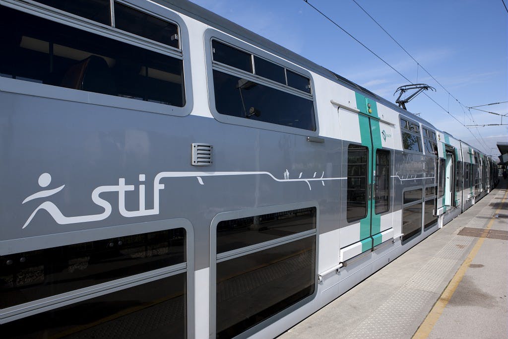 100 De Rames à 2 Niveaux Sur Le Rer A Pour Plus De Capacité Et De