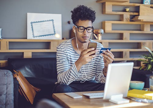 Première carte bancaire : enfants et adolescents : LCL Banque et Assurance