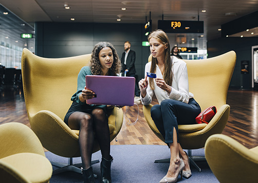 Le plein de services et de garanties dans votre carte bancaire pro : LCL Professionnel