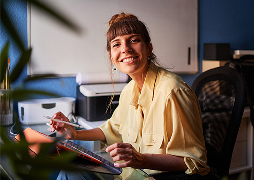 Peut-on cumuler un emploi de salarié et une micro-entreprise pour se lancer et quelles sont les aides associées&nbsp;?