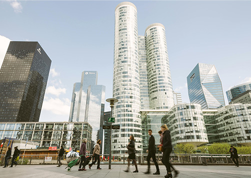 Marchés financiers : le CAC 40 au sommet malgré la crise