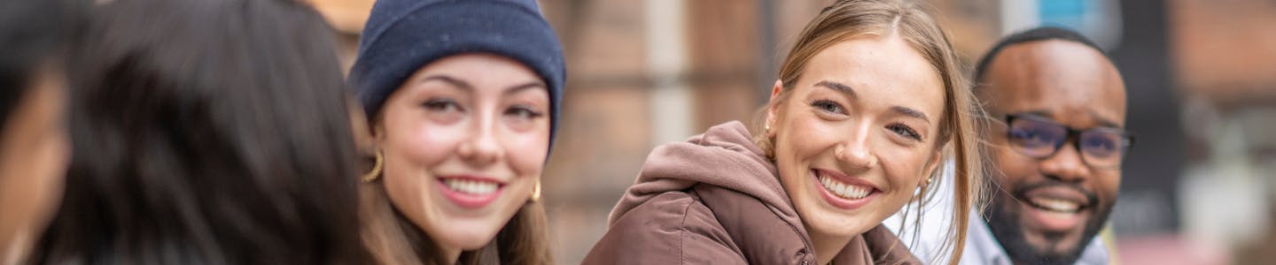 un groupe de 4 étudiants