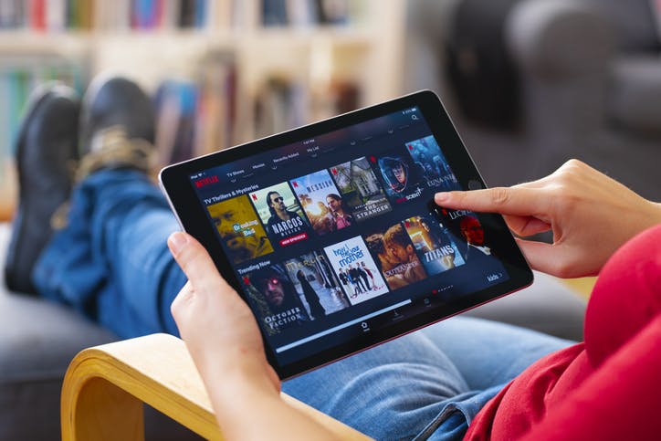 tablet logado na netflix