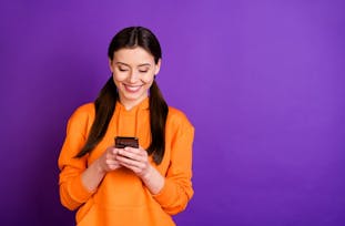 menina ligando para vivo