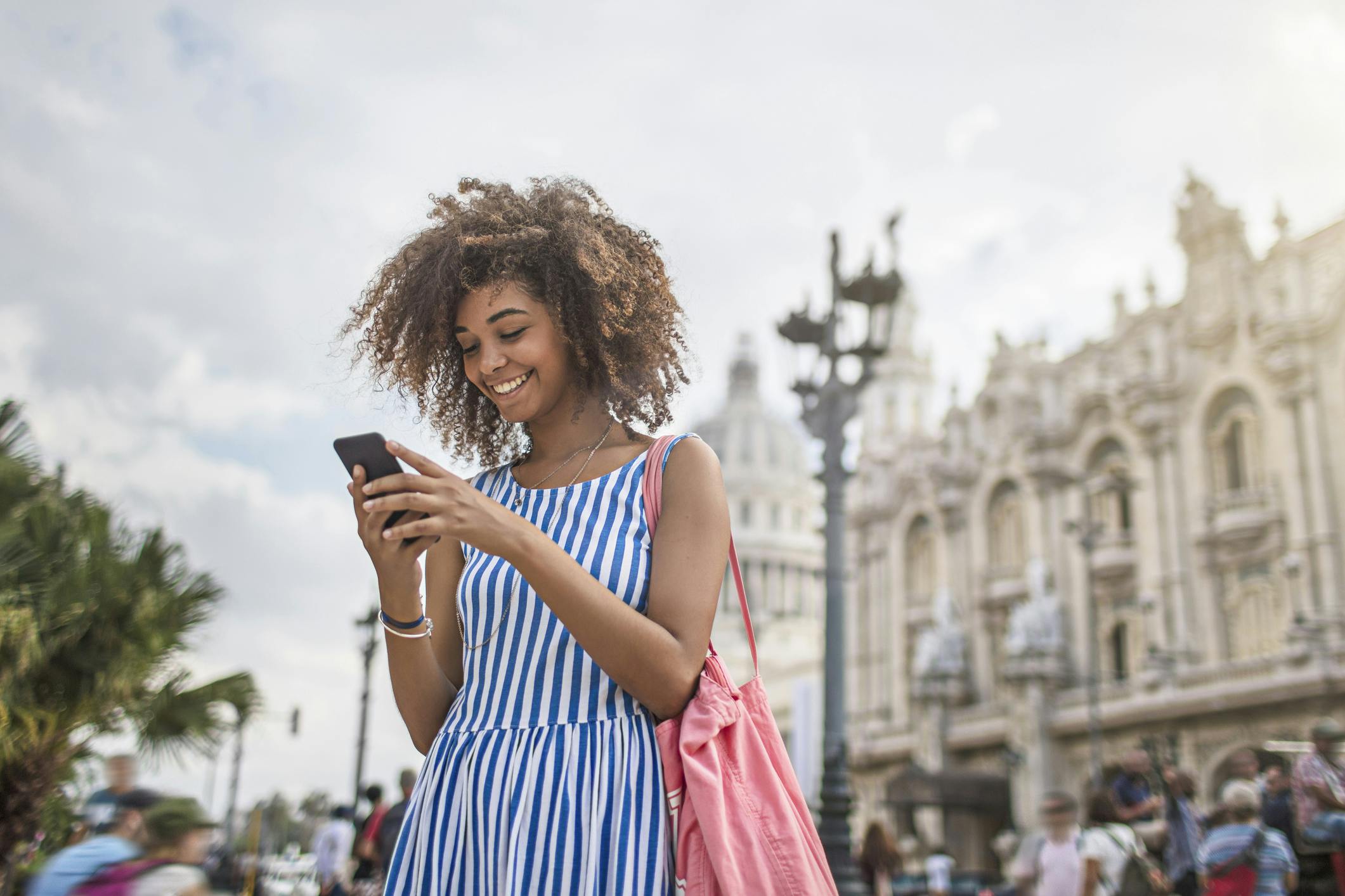 Como fazer ligação internacional - Mulher em viagem