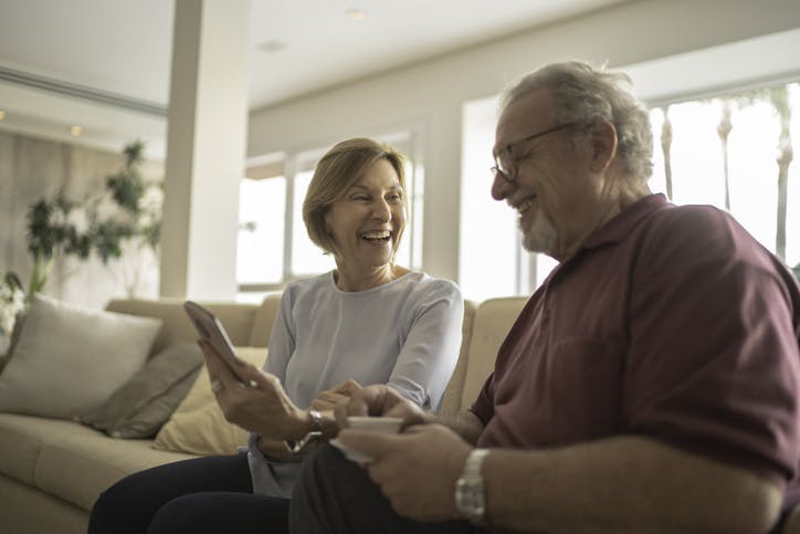 Idosos usando o tablet