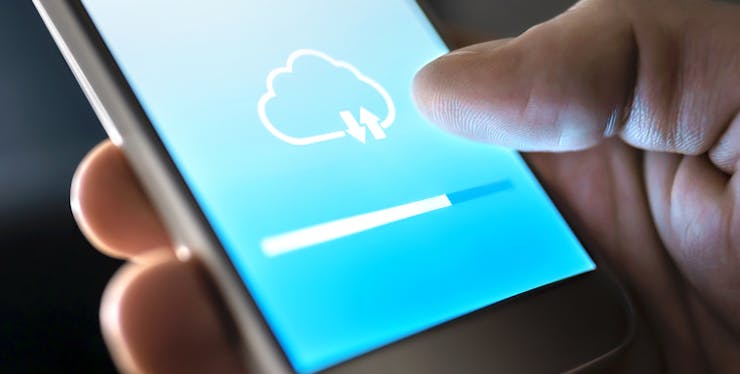 Celular fazendo backup