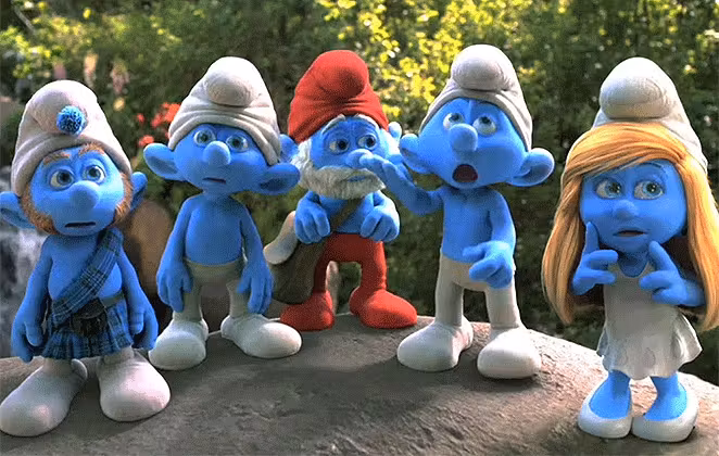 os-smurfs-sao-despejados-de-aldeia-na-espanha